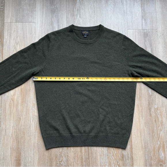 J. Crew Men's Crewneck 100% Cashmere Sweater in Dark Green - Picture 4 of 5